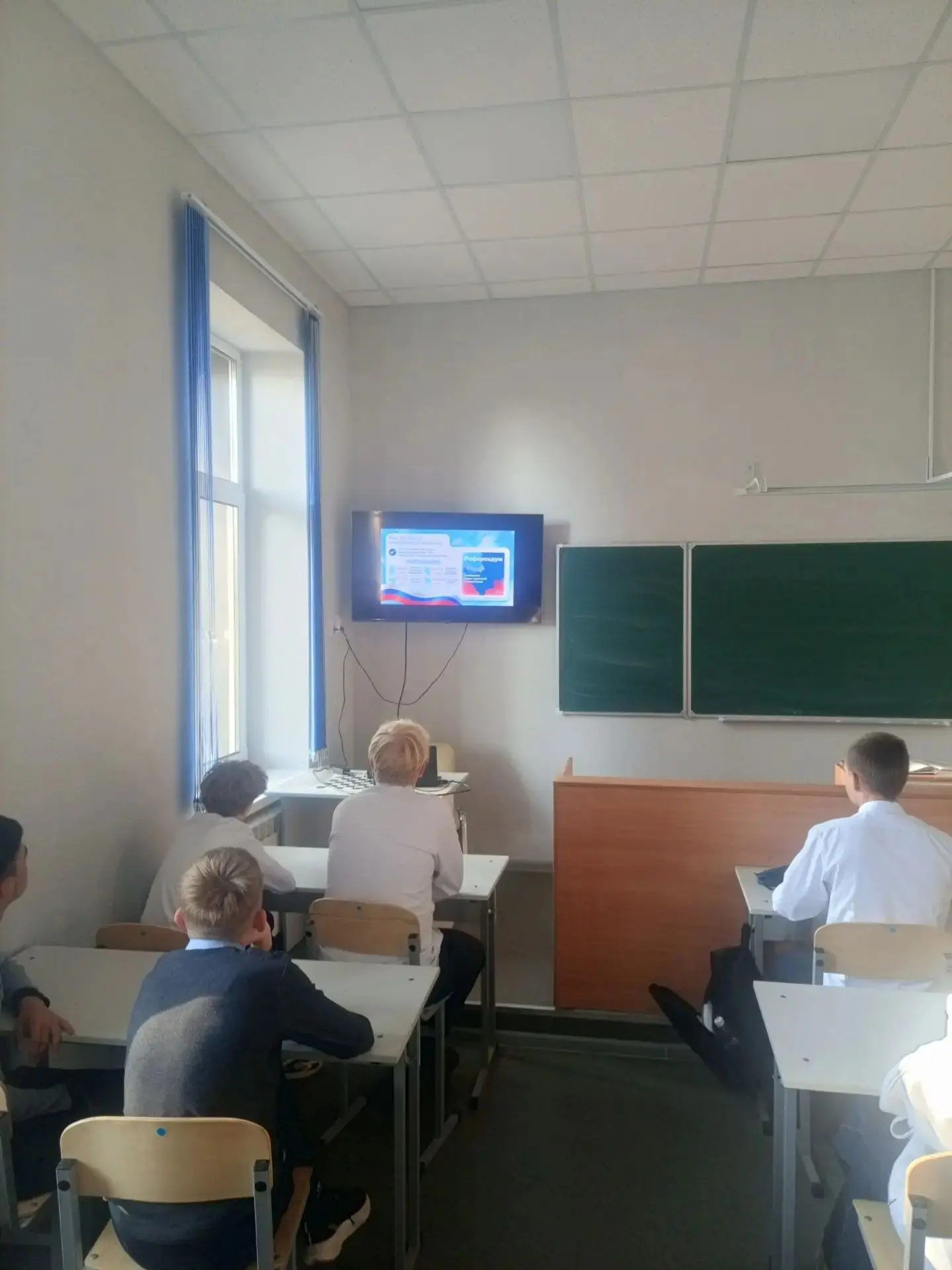 🇷🇺 В нашей школе проходят классные часы, посвящённые важной исторической дате