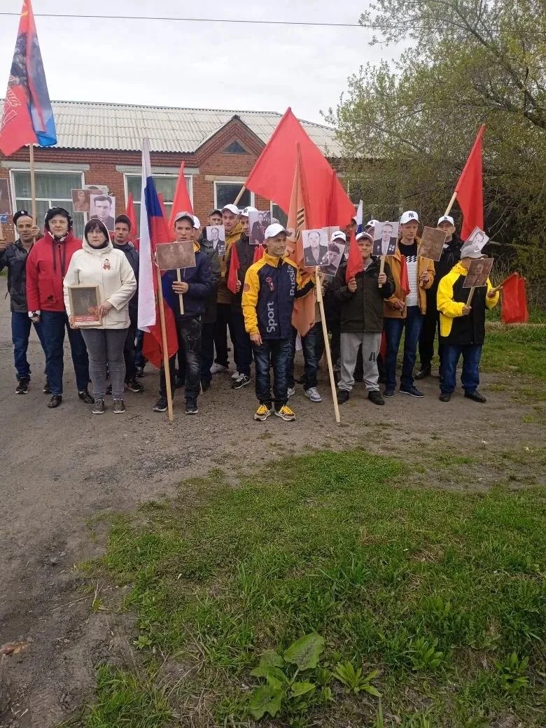 Получатели социальных услуг  приняли участие в митинге к дню Победы.