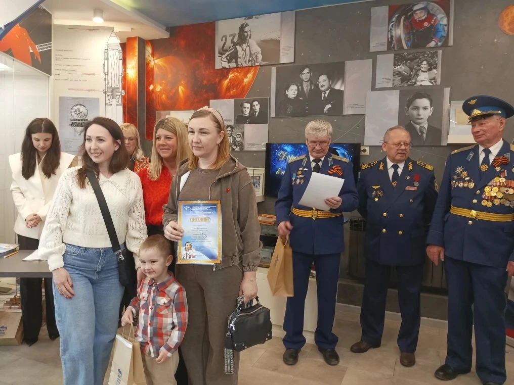 Поздравляем семью воспитанника группы "Веторок" Кручинина Г. , занявшую 3 место в номинации  "Лучшая