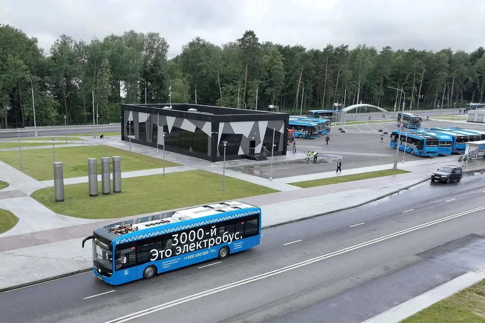🚌 По Москве начал курсировать юбилейный 3000-й «Это электробус».

Машину произвели в июле текущего 
