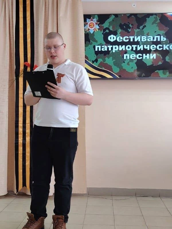 В Артинском агропромышленном техникуме состоялся ежегодный фестиваль патриотической пес...