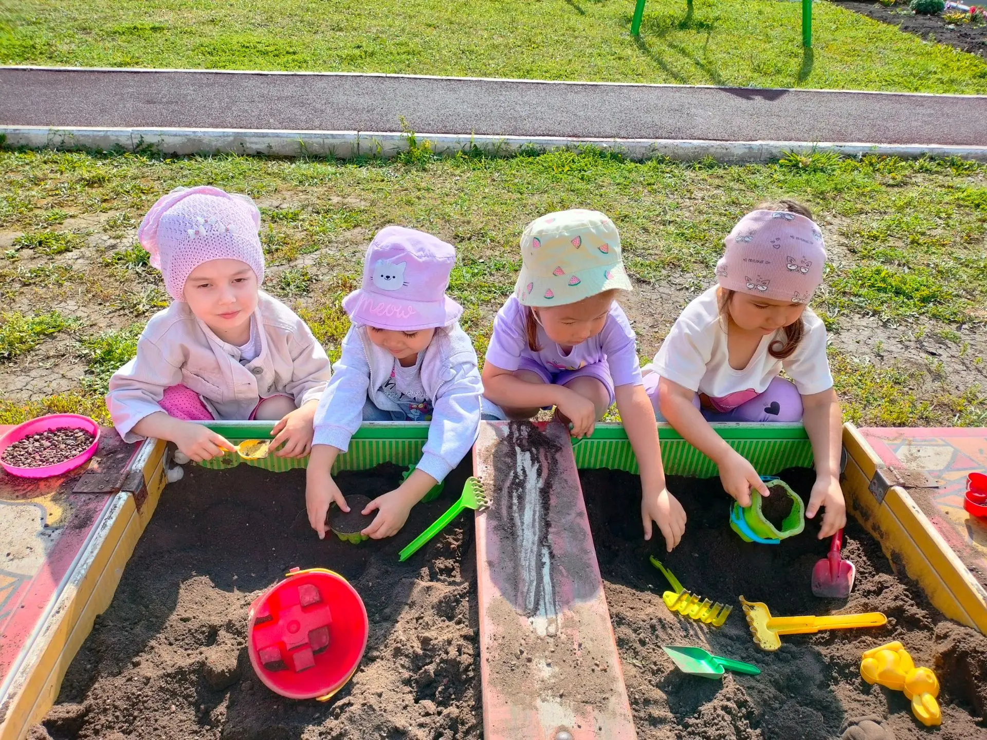 ☀️ Маленькие открытия большого мира: чем живёт детская площадка в саду ☀️