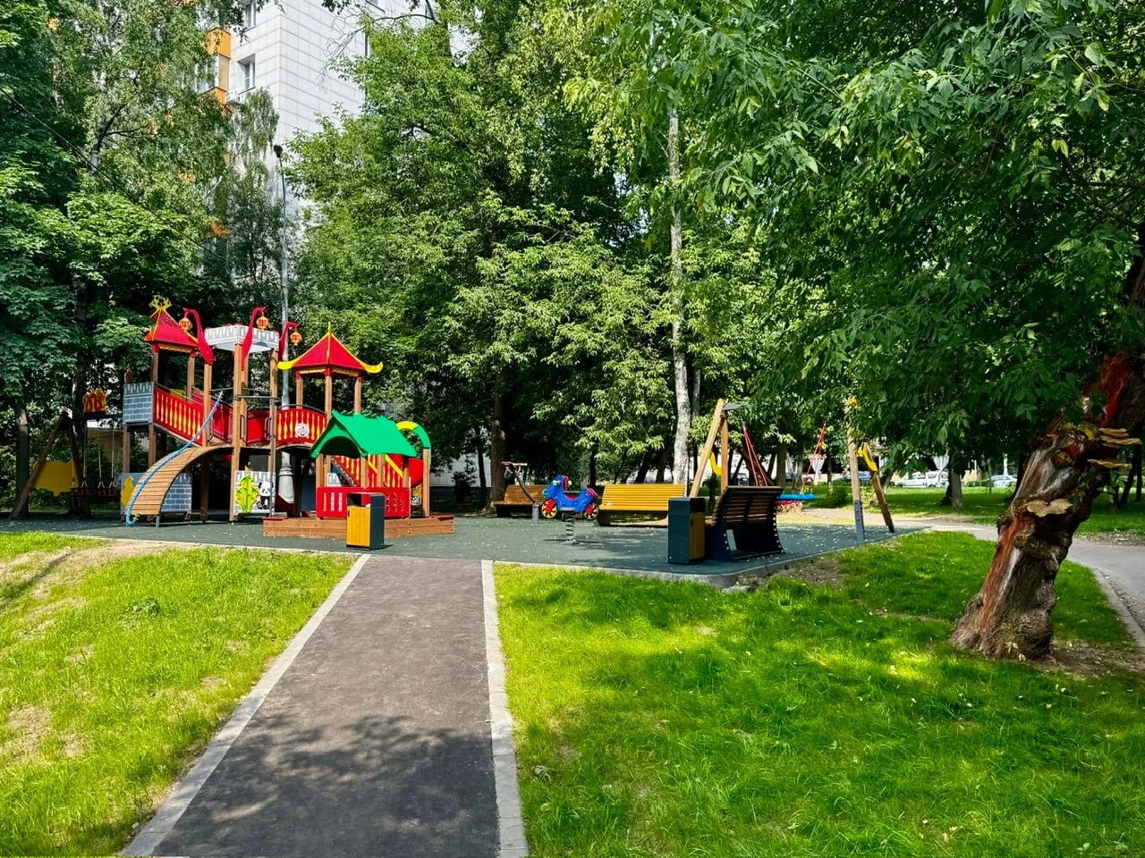 Завершено благоустройство двора на Шоссейной, 14.