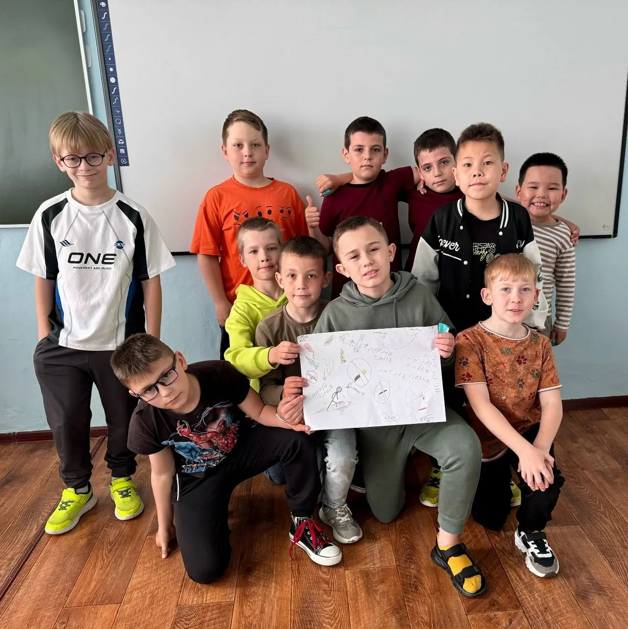 Сегодня в пришкольном лагере  прошёл информационный час "Вейп-губительная мода".🚭Элект...