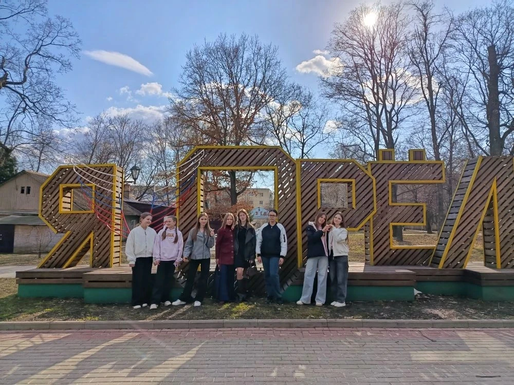Ученики 7А, 7Е, 6А и 6В классов на каникулах тоже отлично проводят время, совмещая приятное с полезн