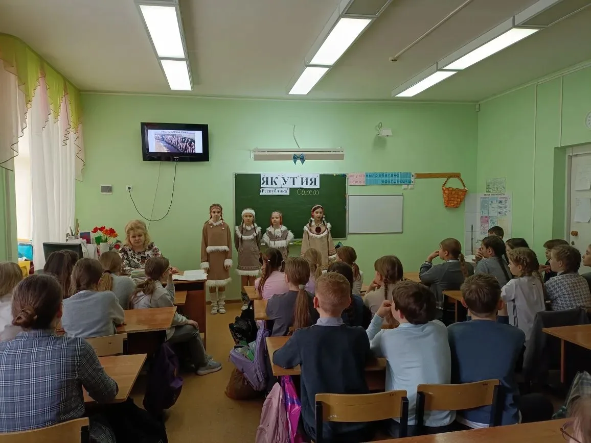 ✨ Путешествие, не выходя из класса: ученики 4 – х классов  отправились в Якутию! Сегодня в школе слу