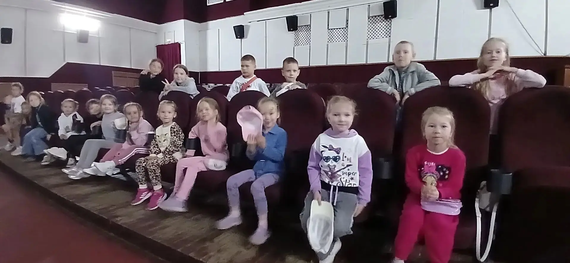 "ПОСЕЩЕНИЕ КИНОТЕАТРА"🎞🎥

🔸Посещение кинотеатра детьми старшей группы👧👦 в сопровождении воспита
