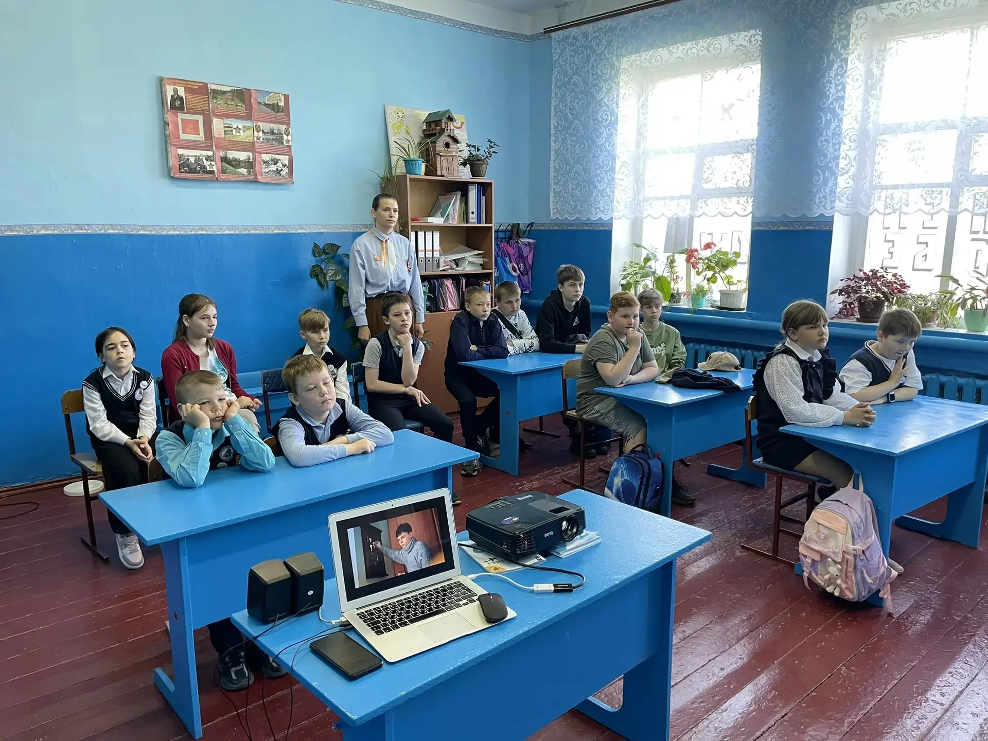 🎞️ «Красные ленты» (2024): история надежды, снятая в «Артеке»
В нашей школе состоялся показ фильма 