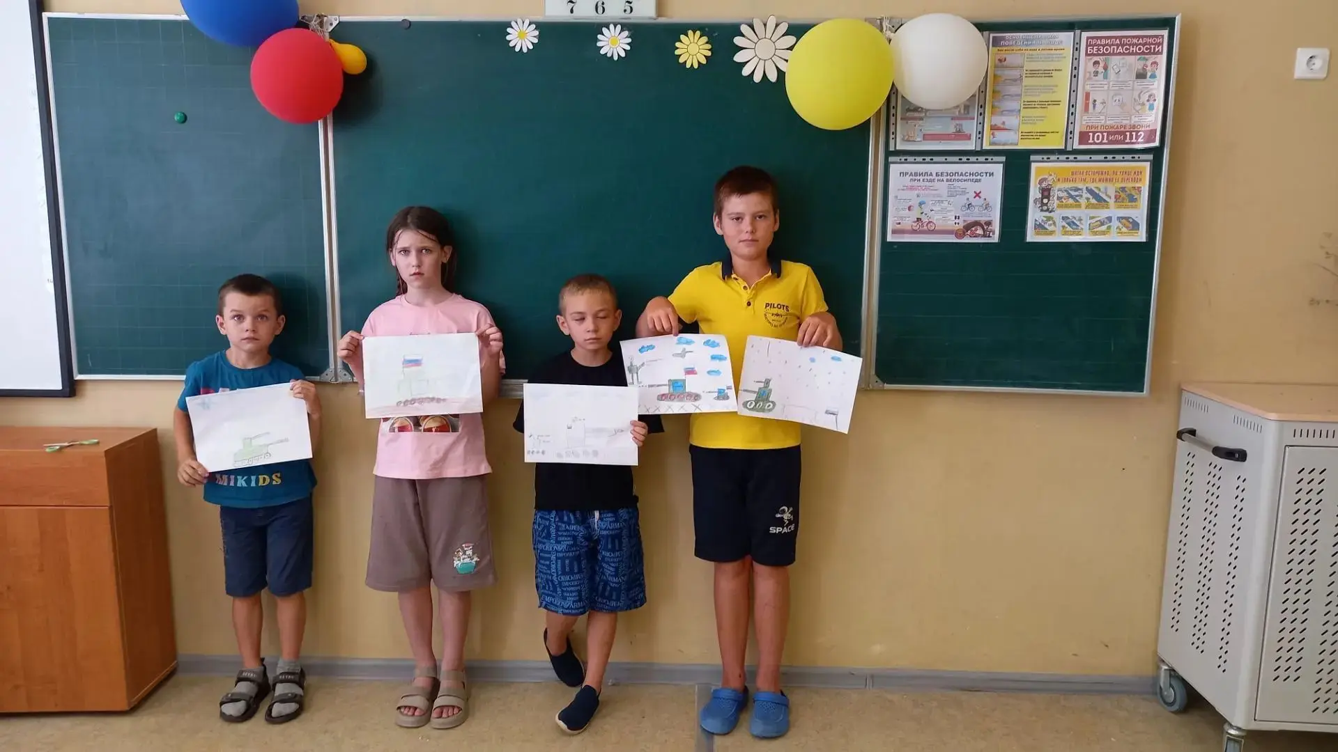 10 июля в пришкольном лагере был очень насыщенным. Ребята приняли участие в конкурсе рисунков «Рисую