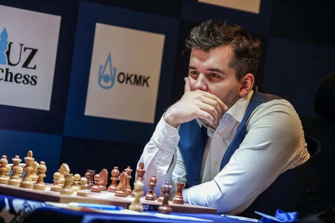 ⚡️🇷🇺 Ян Непомнящий обыграл Ханса Ниманна в предпоследнем туре UzChess Cup 

Россиянину понадобилос