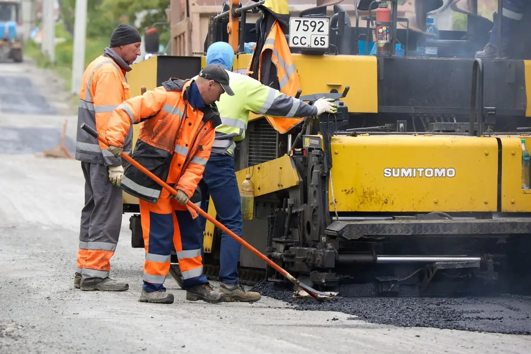 🚧Ремонт и содержание дорог в Сахалинской области: обзор недели

⚙️На юге Сахалина ямочный ремонт по