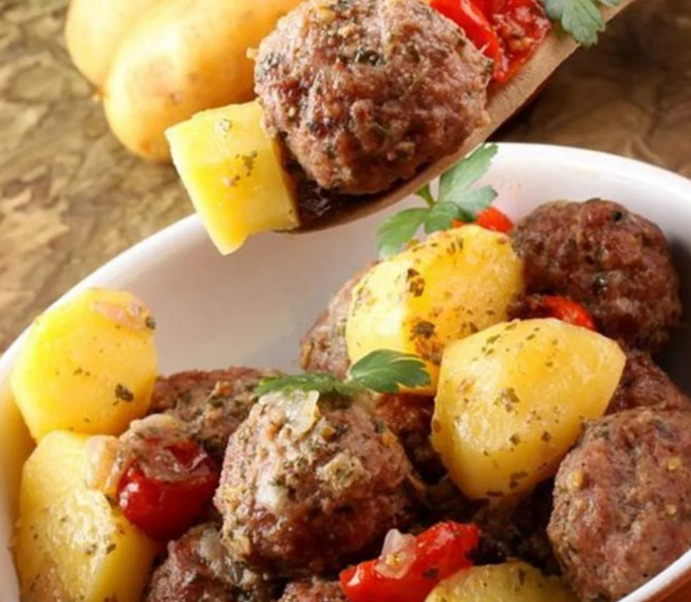 ТЕФТЕЛИ С КАРТОШКОЙ В МУЛЬТИВАРКЕ 

Ингредиенты:⠀
 Мясо мякоть – 500 гр
 Рис – 50 гр
 Картофель – 7 