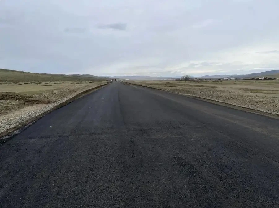 🛣️ На трассе к Закаменску начали укладывать асфальт  В Закаменском районе продолжается ремонт дороги
