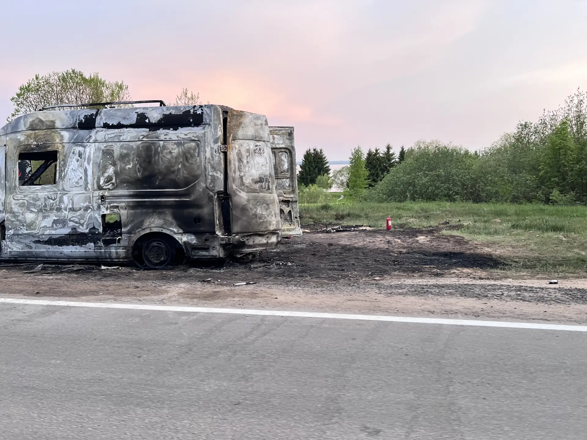 📌 Происшествия  В Переславль-Залесском округе полностью сгорел грузовой фургон и пострадал стоявший 