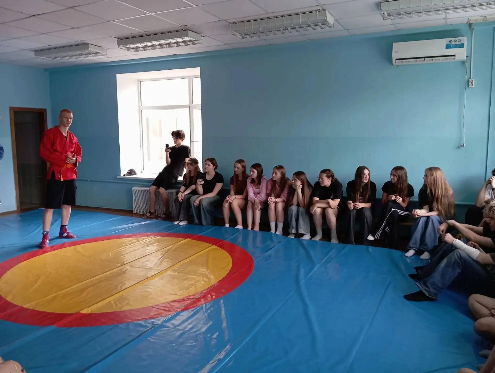Это не просто спорт! 
16 июня в лагере труда и отдыха прошёл мастер-класс по самбо, который провёл в