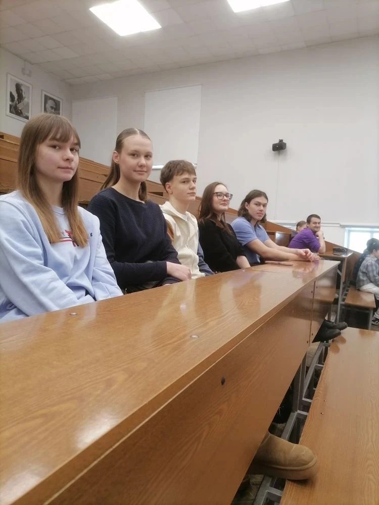Профориентация 📝  Наши ребята Широкова Алиса, Скворцова Лиза, Шейко Александр (10 Б класс),  Лебедев