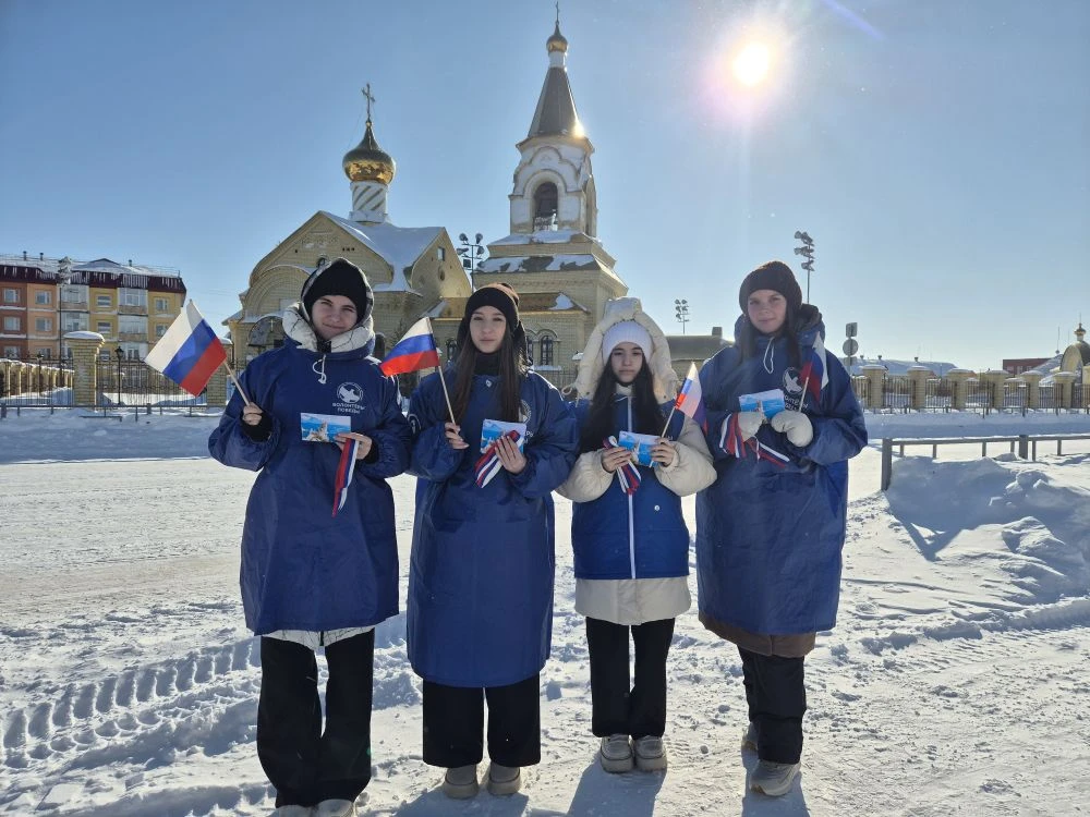 Волонтёры Победы МОУ СОШ №1 Пангоды ярко отметили День воссоединения Крыма с Россией!