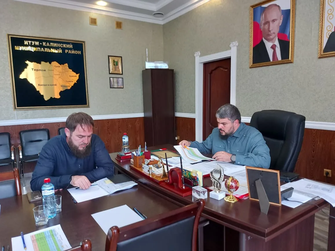 Ассаламу 1алайкум!
Дорогие друзья!

В селе Итум-Кали обсудили платежную дисциплину и установку видео