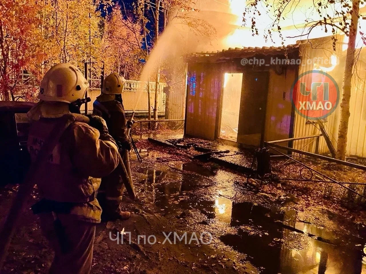 В Покачах пожарные МЧС России ликвидировали пожар в общежитии