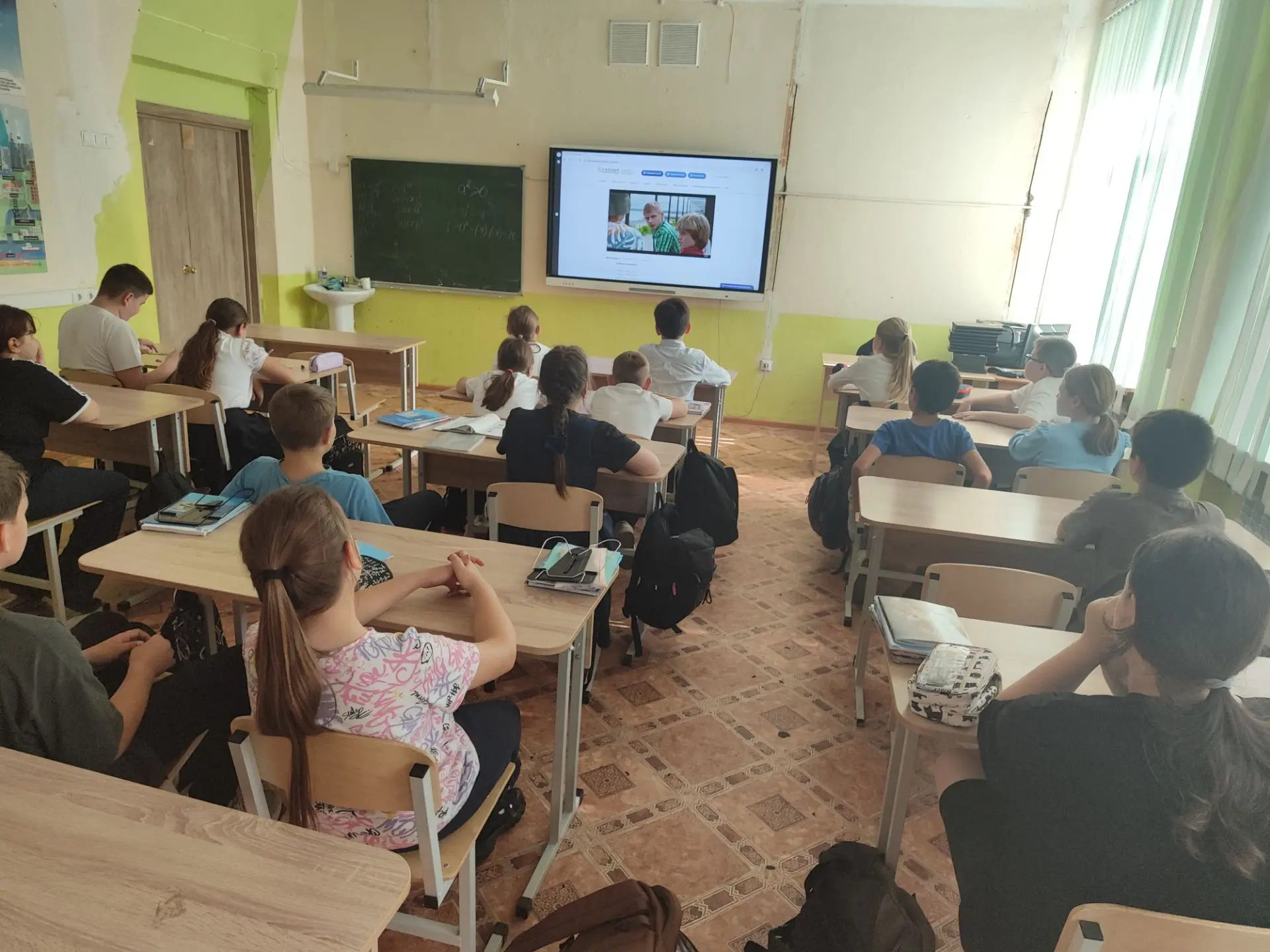 🎉 Киноурок в 5 «Б» классе: говорим о великодушии! 🎉