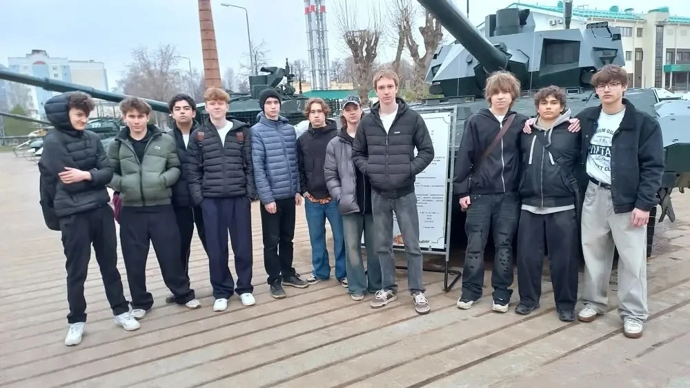 ✅13 апреля мальчики 10-х классов нашей гимназии посетили Краснознаменное высшее Казанское танковое в