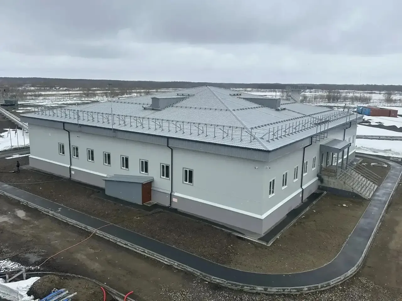 В Поронайске продолжаются работы по строительству трассового измерительного пункта «Сахалин». Объект