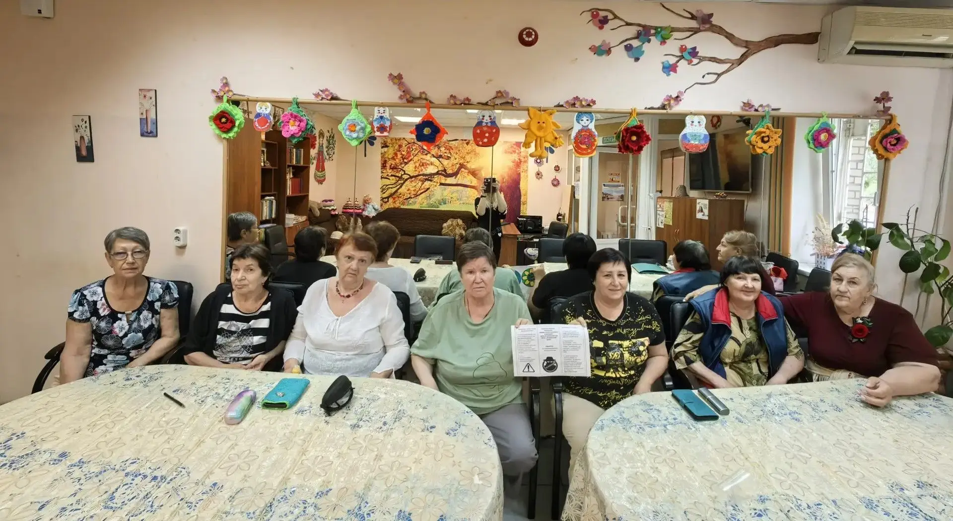 В целях профилактики мошеннических действий в отношении граждан пожилого возраста в отделении дневно