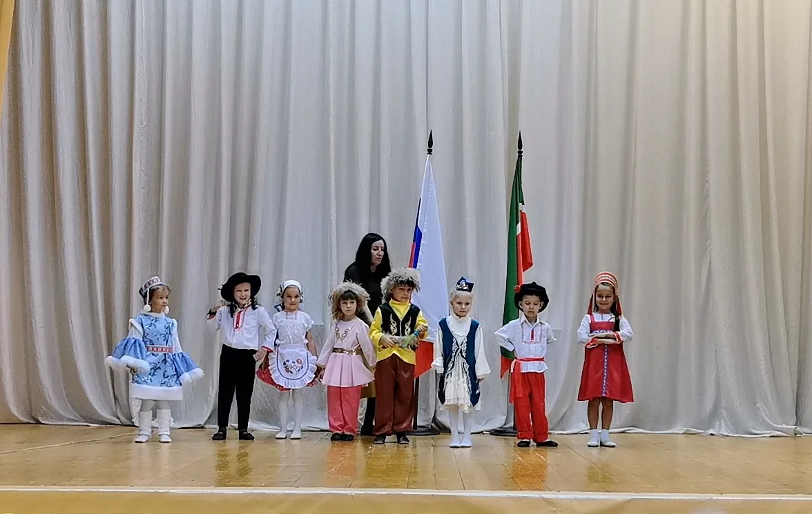 В торжественное вручение благодарственных писем серебряным волонтёрам нашего поселка, в...