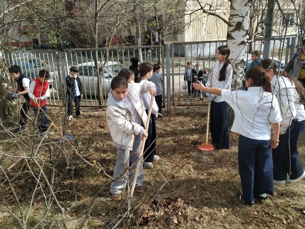 "Сердца в заботе": Орлята 4 классов вышли на субботник!   Наши юные активисты из 4 классов, настоящи
