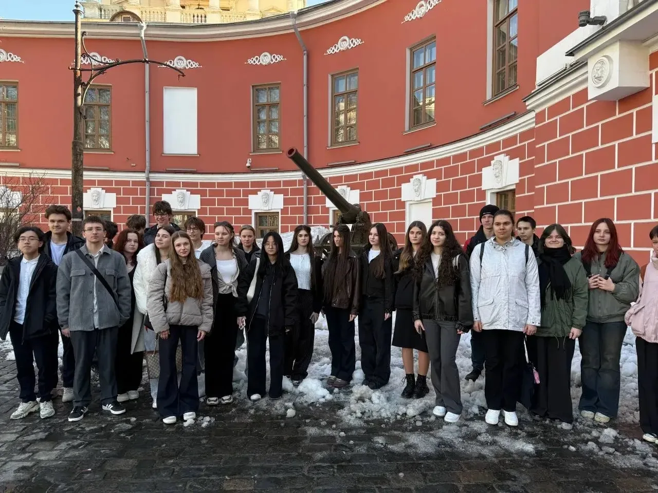 🏛️📚 Историческое погружение для 10-х классов! 🇷🇺  💡 25 марта учащиеся 10-х классов посетили Государс