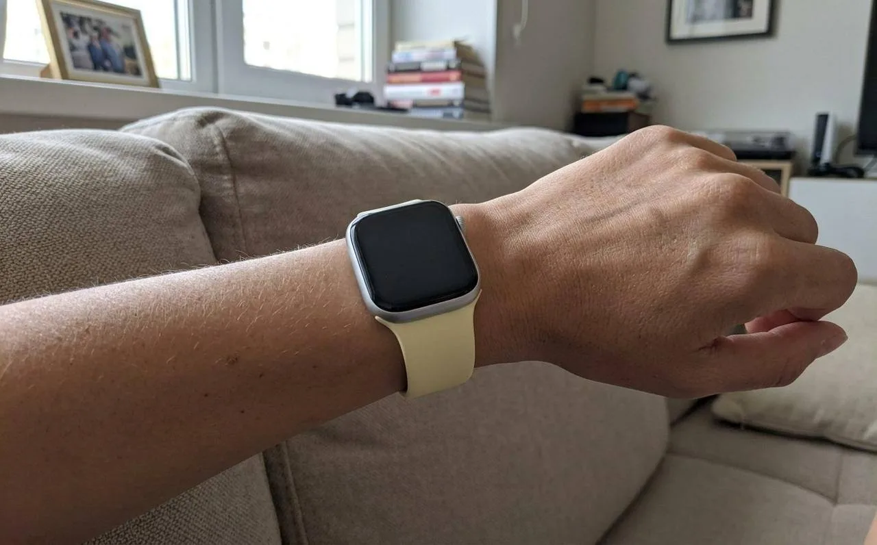 Силиконовый ремешок для Apple Watch

💸 Цена: 100 ₽

👉 Купить на AliExpress

Присмотрел недорогой с