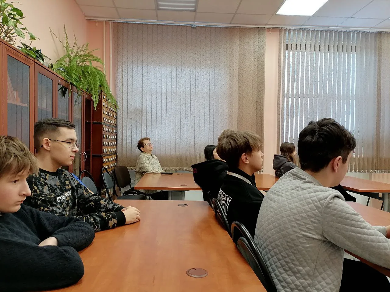 День открытых дверей в архиве 🔥  📚12 марта учащиеся 8 "В" класса посетили филиал государственного ар