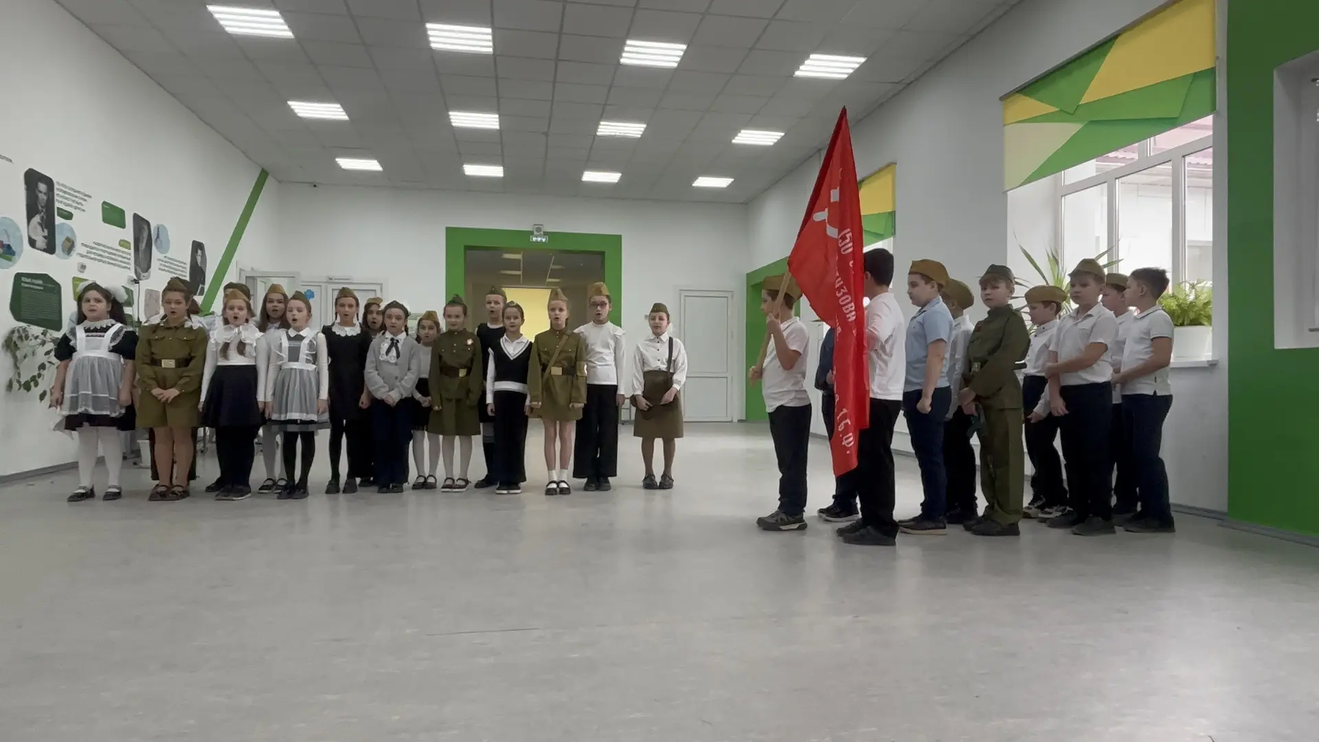 18 февраля в МБОУ СОШ №3 прозвучали песни, воспевающие мужество и отвагу!🎖️  🇷🇺Сегодня, 18 февраля, 