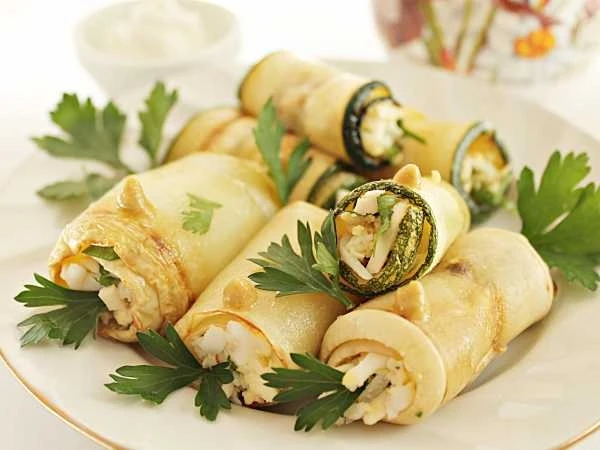 РУЛЕТИКИ ИЗ КАБАЧКОВ С СЫРОМ И ЧЕСНОКОМ