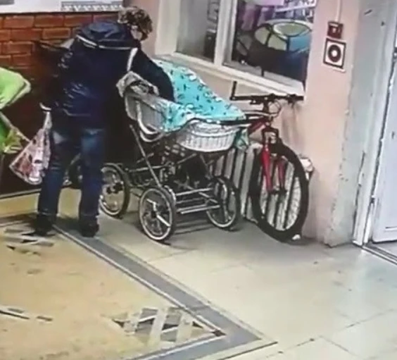⚡⚡⚡В Уфе незнакомка пыталась похитить малыша прямо из коляски прямо на глазах у матери