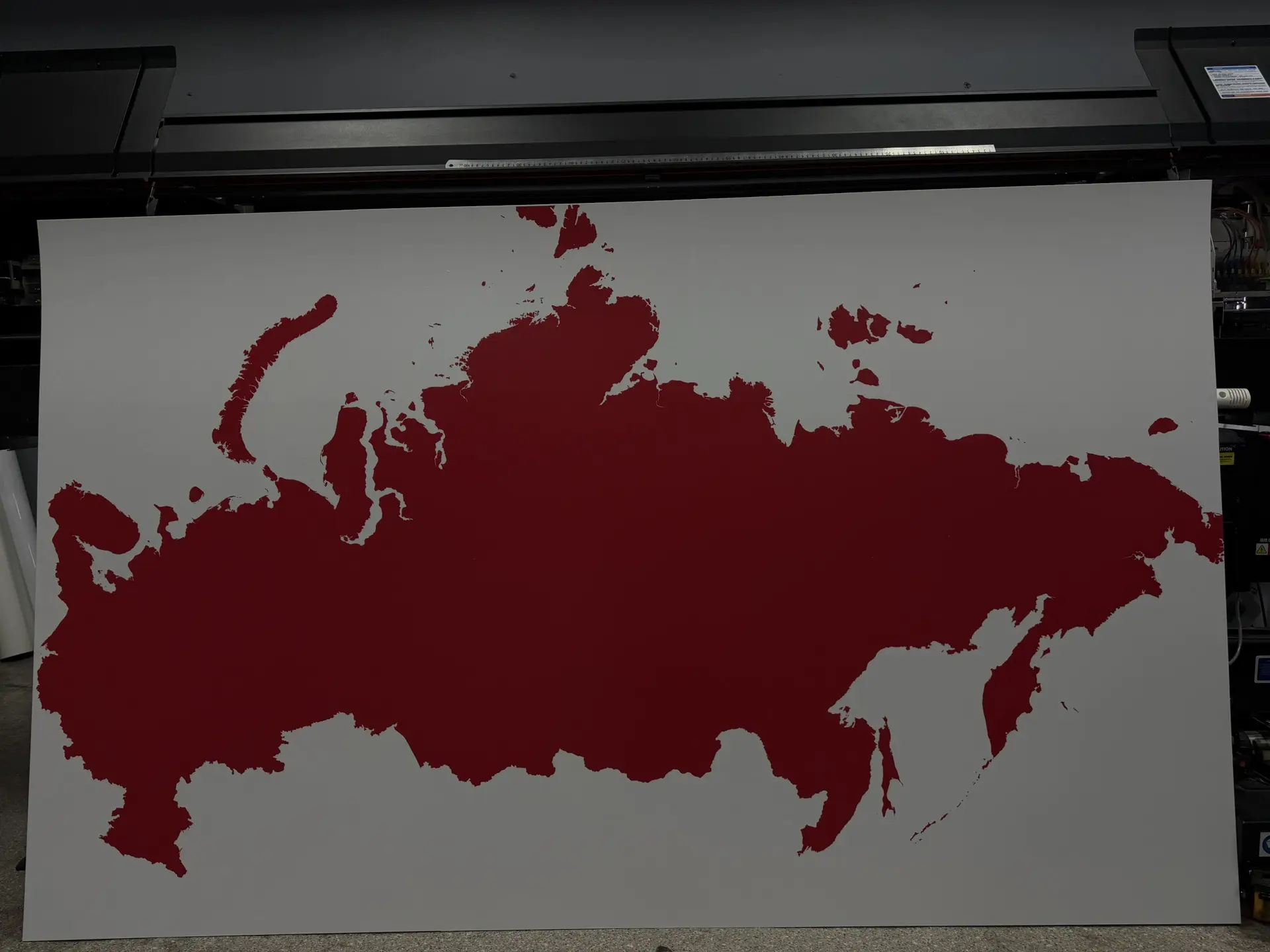 Изготавливаем  стенды разных размеров  — функциональные, яркие и привлекающие внимание.