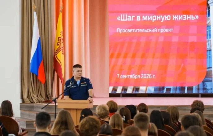 Сегодня в школах Чувашии начали проводить ежемесячные уроки мужества с помощью участник...