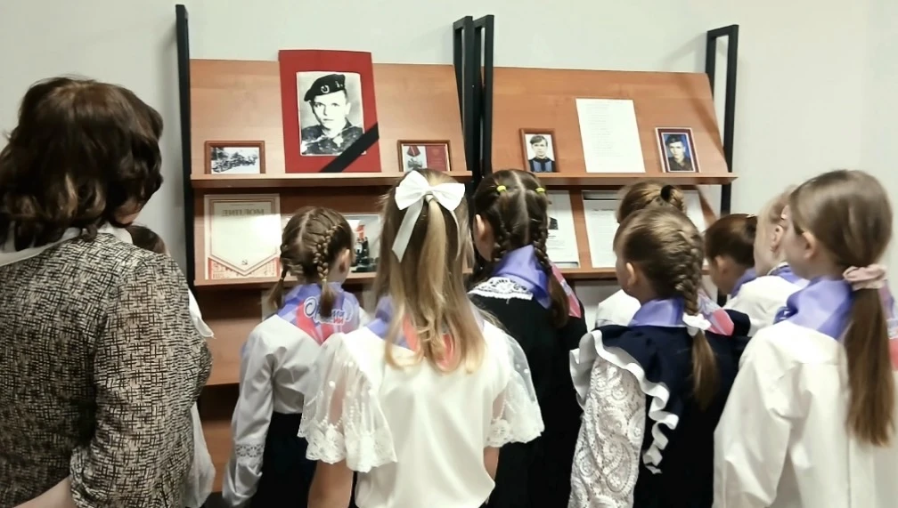 Память в сердце храним... День памяти Юрия Фролова🕯  🎗Сегодня утро нового учебного дня для школьнико