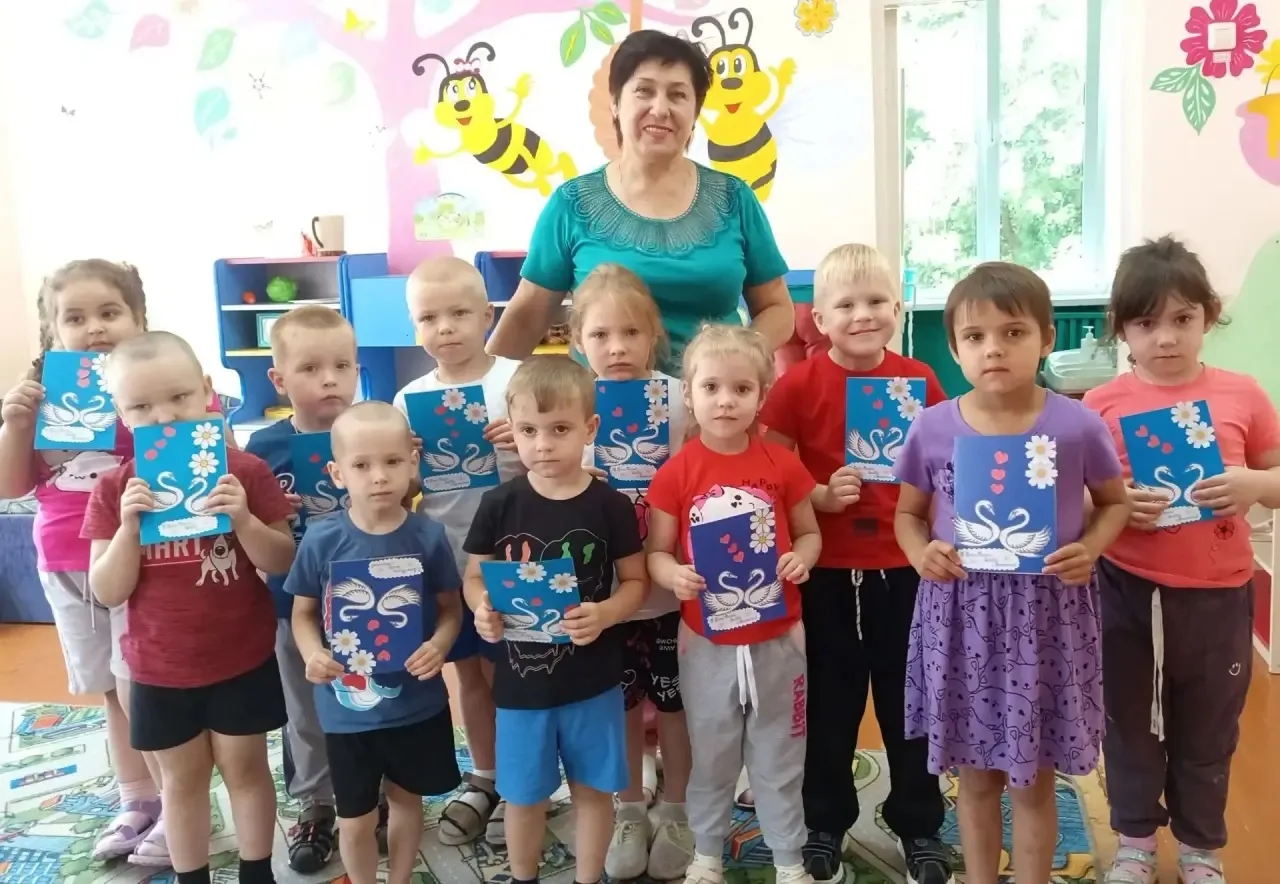 🌸К Дню семьи, любви и верности в группах «Пчёлки» 🐝 и «Капельки» 💧дети своими руками изготовили о