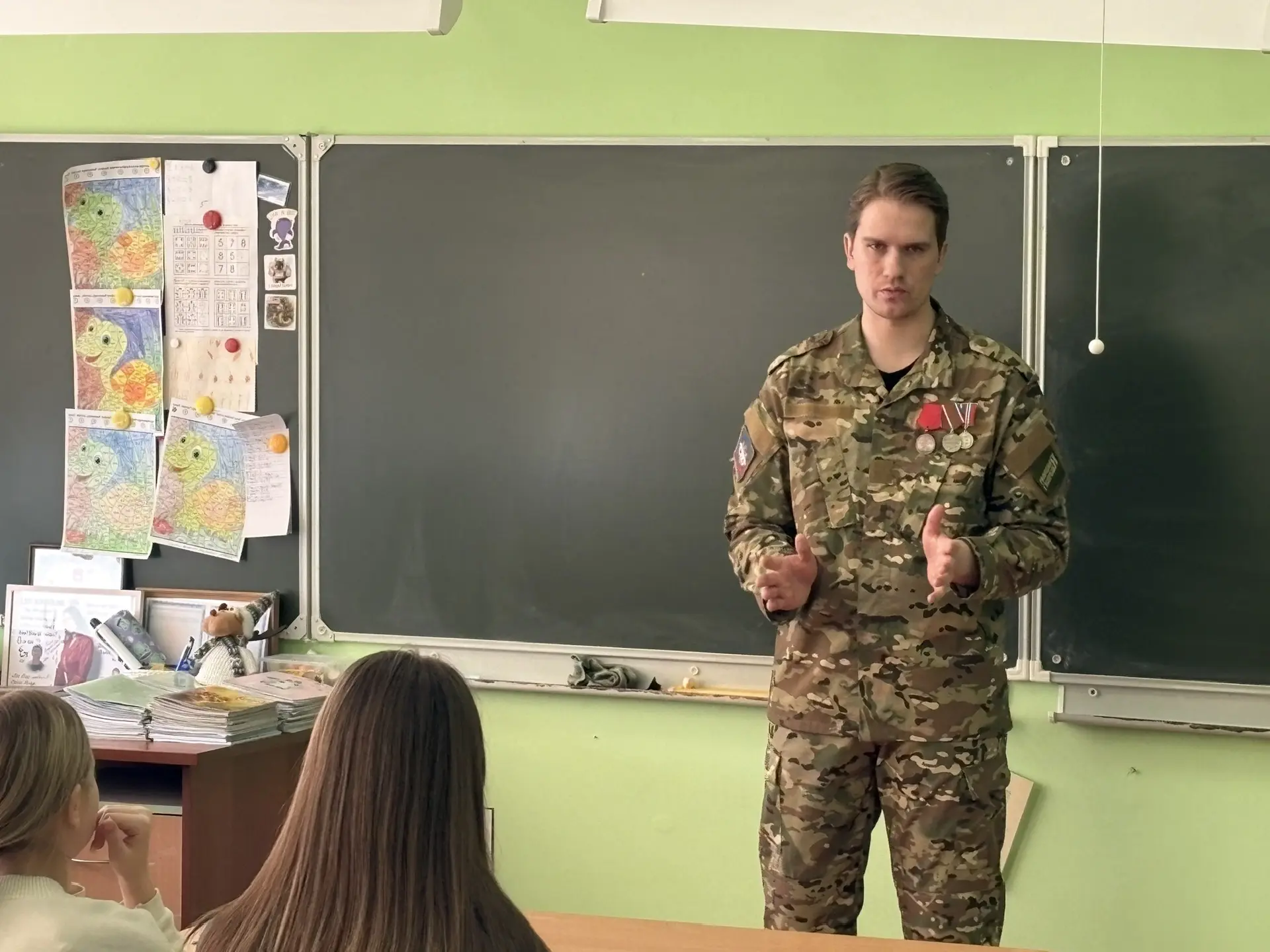 В нашей школе состоялся урок мужества посвященный Дню защитника Отечества 🇷🇺  К нам в гости пришел в