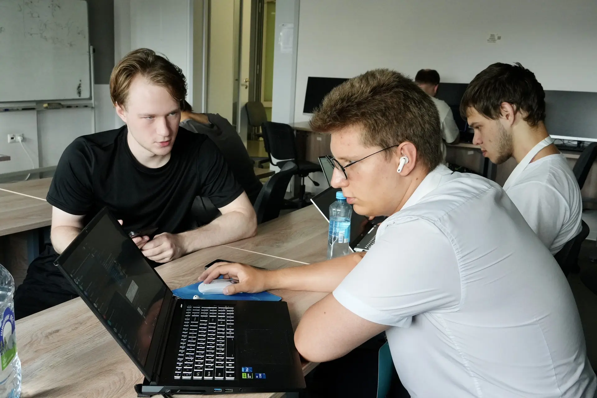 Эксперт СИБУРа встретился с участниками ТЕХНОХАКа ⚙️