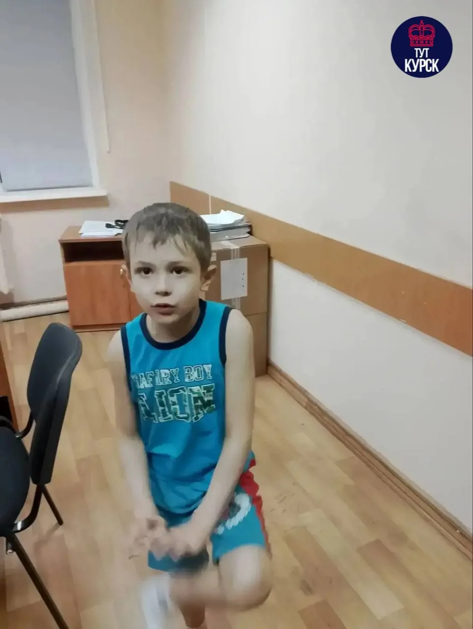 🚨 Полиция ищет родителей мальчика, найденного возле торгового центра на улице Студенче...