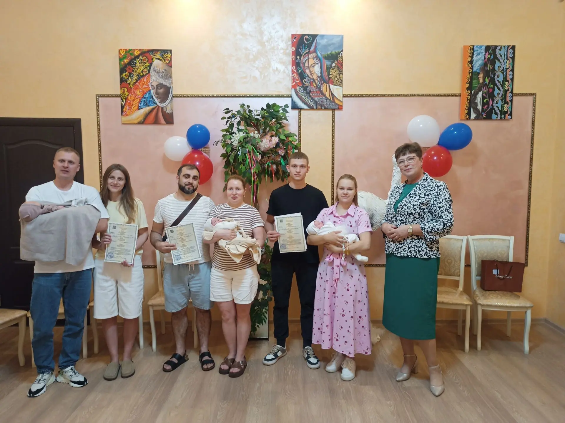 В отделах ЗАГС Крыма прошли праздничные мероприятия - регистрации рождения и заключения браков под о