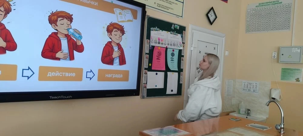 🚨 Второй день сборов — не до скуки!  У парней: ГТО и строевая. Выглядит серьёзно 💪  У девчонок день 