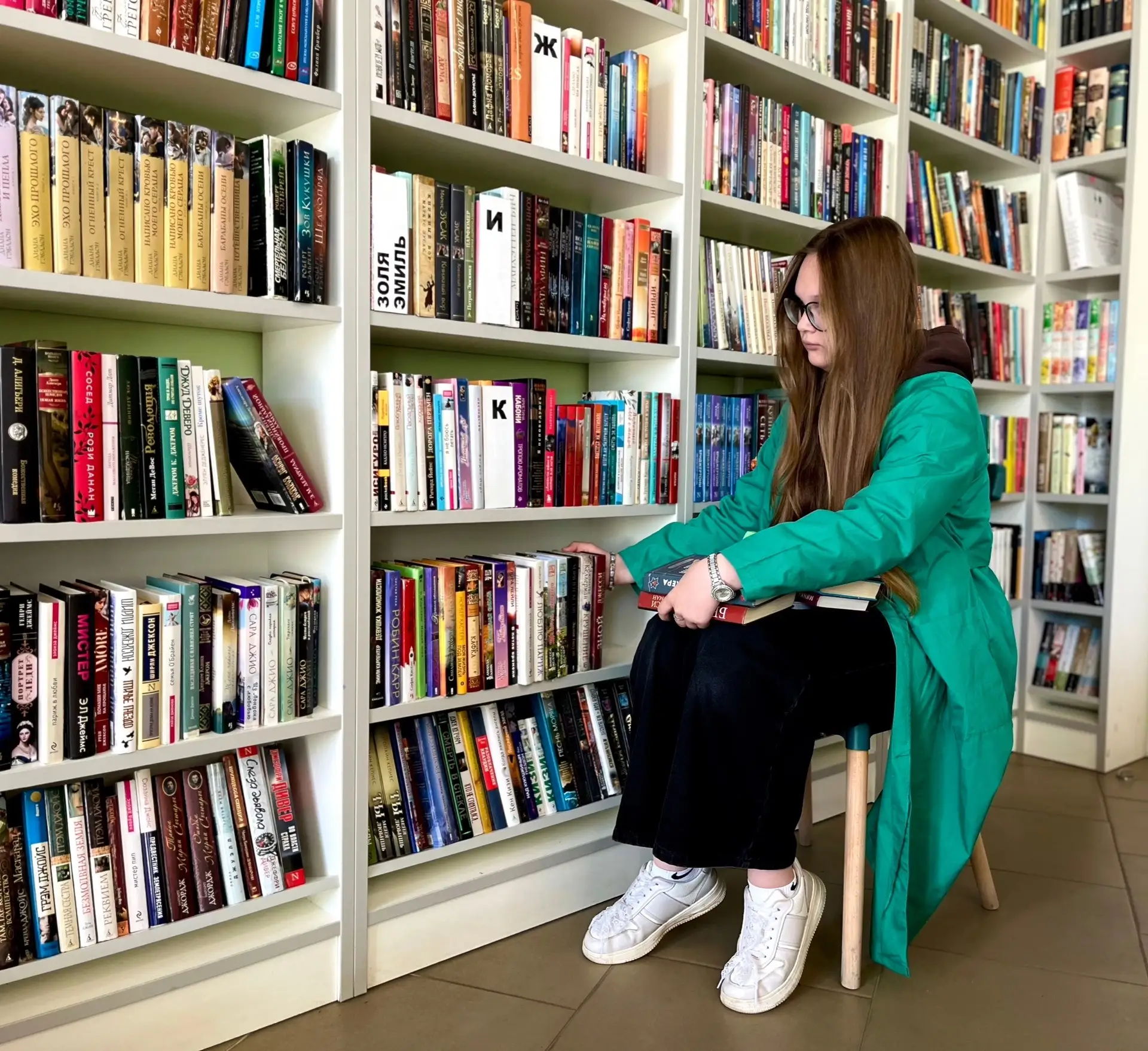 Кто-то летом отдыхает, купается, гуляет, а кто-то получает опыт и зарабатывает свои первые деньги. 
