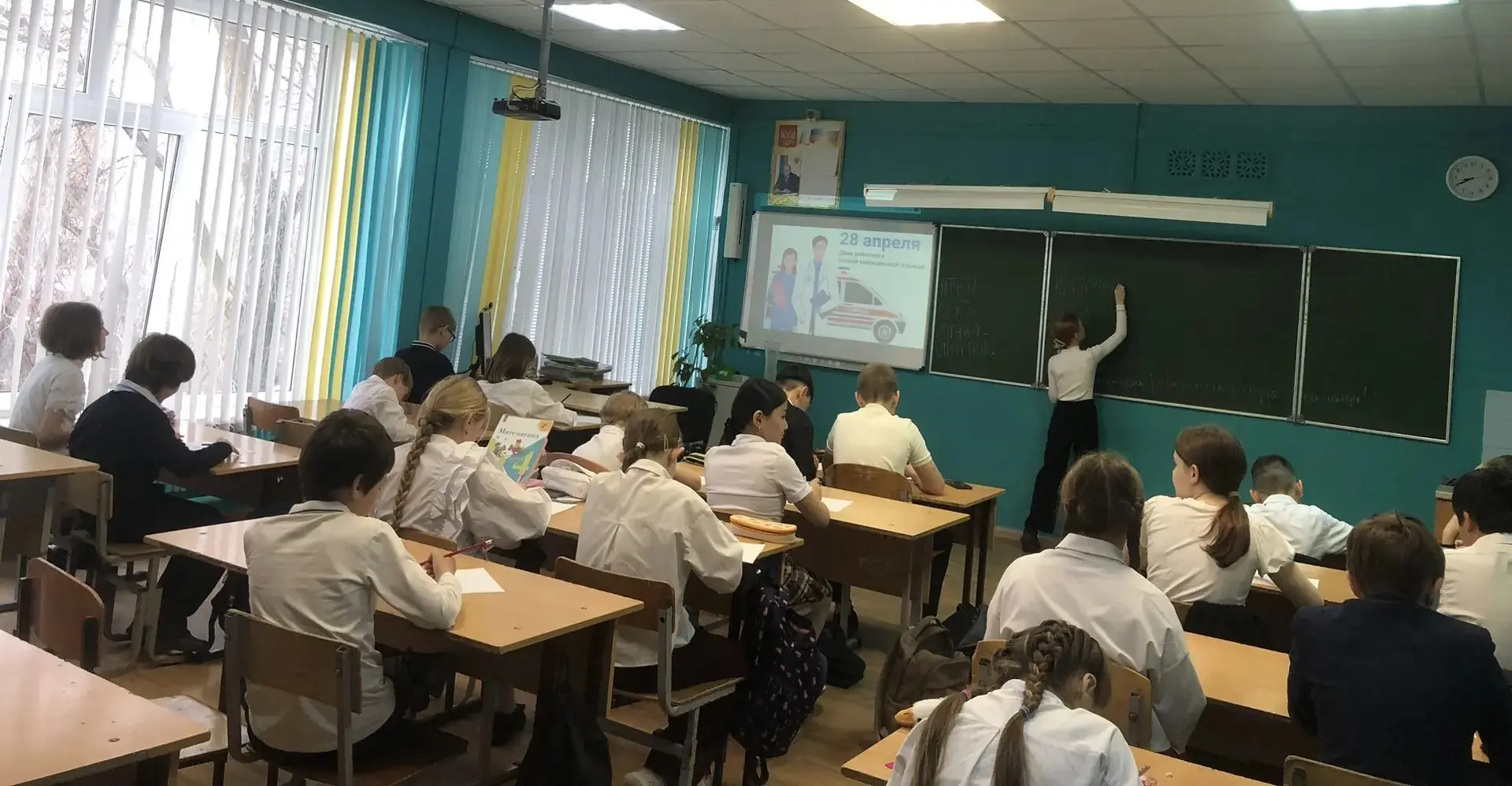 2️⃣8️⃣ апреля — 🚑День работника 👩‍⚕️👨‍⚕️скорой медицинской помощи! ❤️  🩷Спасибо тем, кто мчится на п