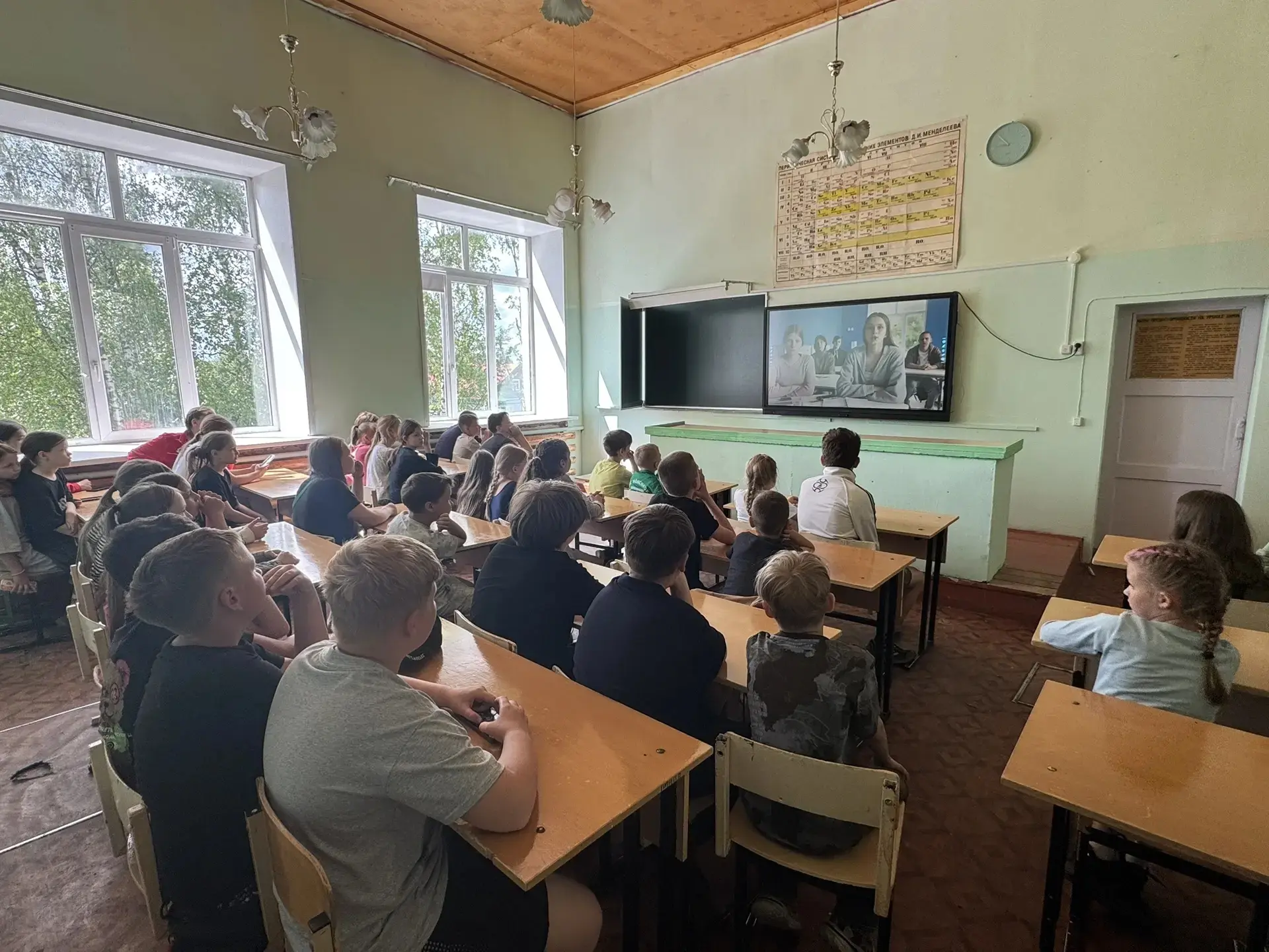 Лето — это пора, когда особенно важно ежедневно повторять правила безопасности. В нашем летнем лагер