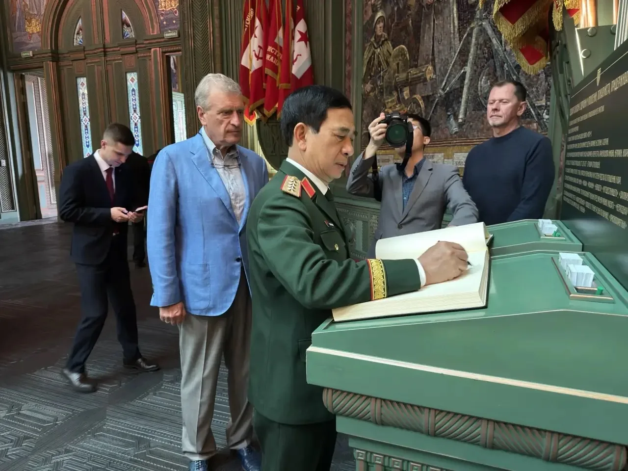 🇻🇳🇷🇺 Делегация из Вьетнама посетила парк «Патриот» в рамках официального визита в Россию  Сегодня, 2