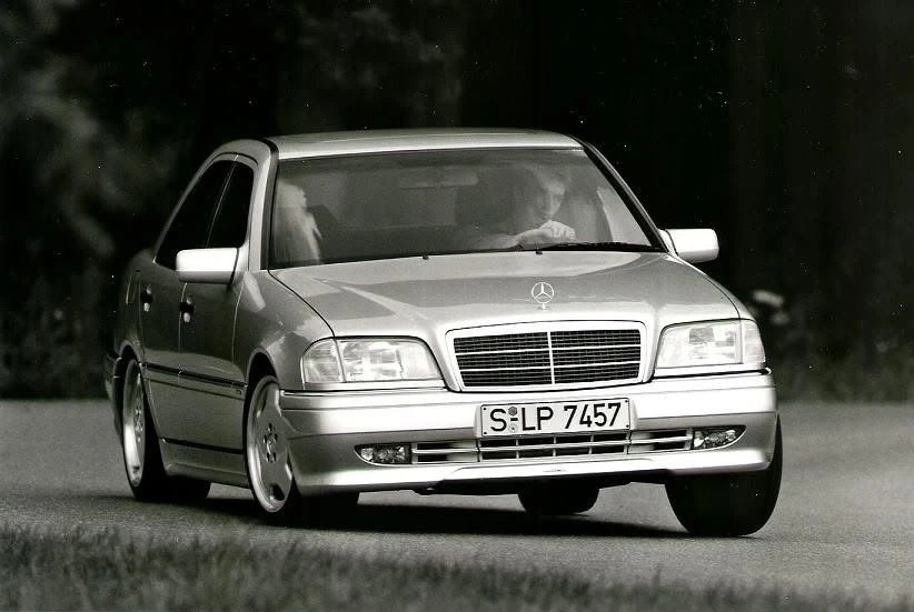 Mercedes‑Benz C36 AMG (1994).

В мае 1993 года дебютировала серия 202 — преемник 190‑й серии и первы