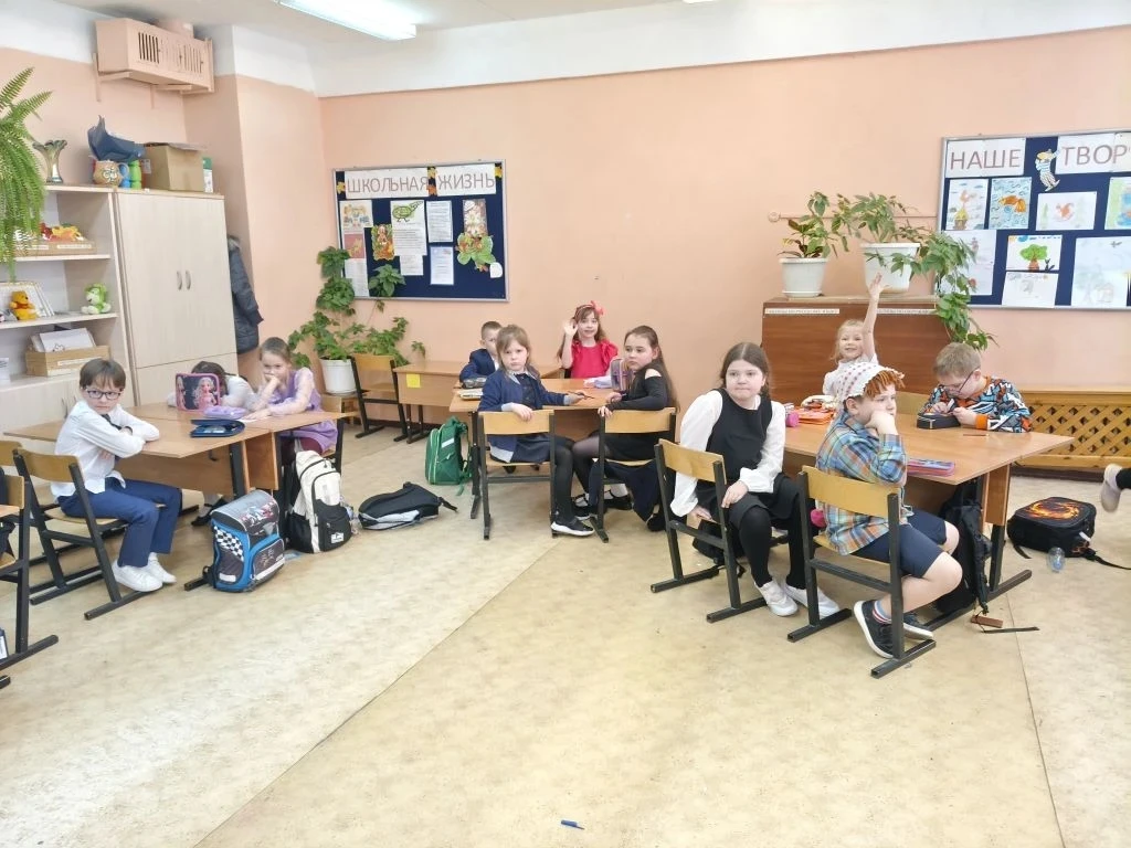 📖 ПРОЩАЙ, БУКВАРЬ: ПЕРВЫЙ ШАГ В БОЛЬШУЮ ЖИЗНЬ! 20 марта в 1 «Б» классе прошёл трогательный и немного